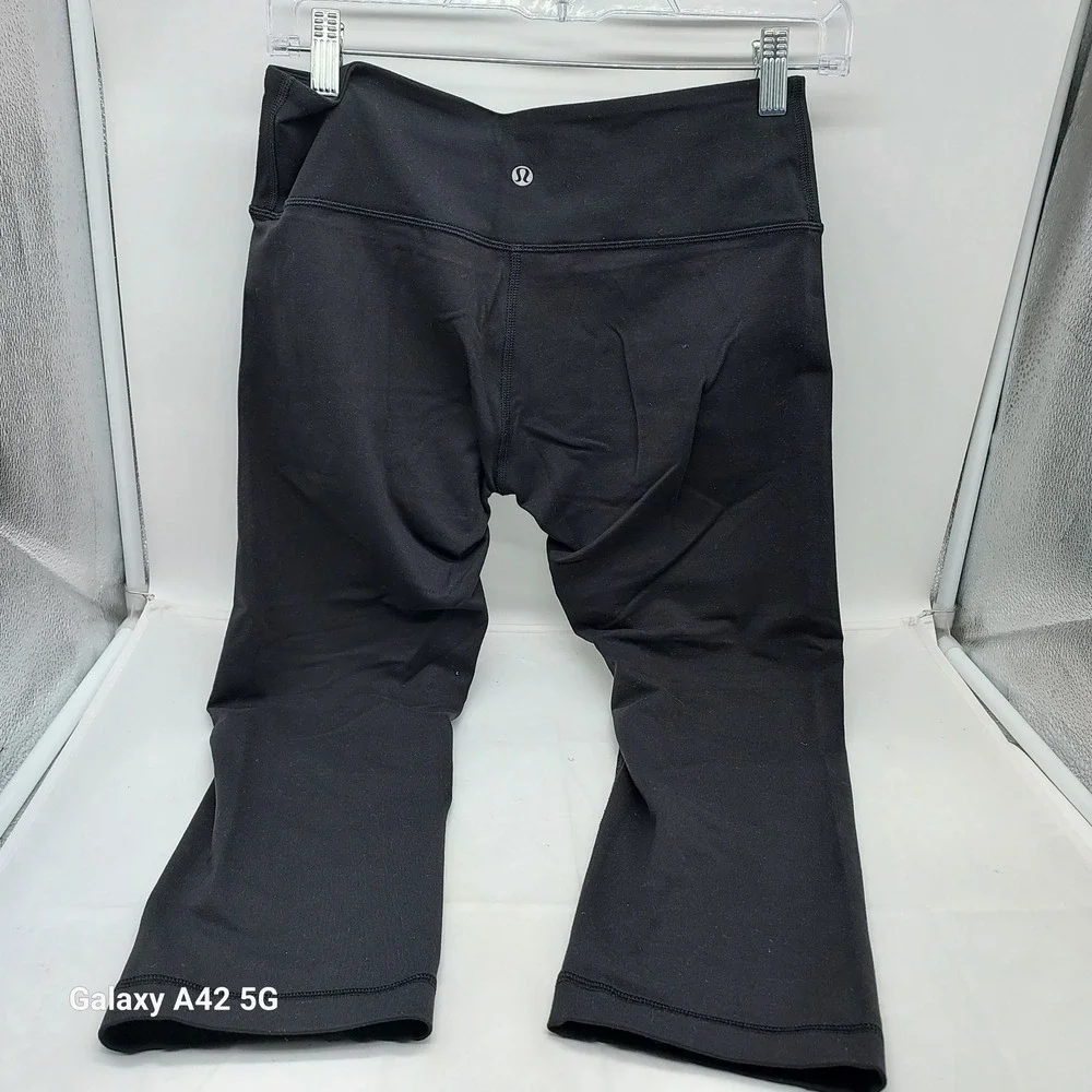 Lululemon Black Cropped Leggings Yoga Pants Size 8 Athletic Gym Wear